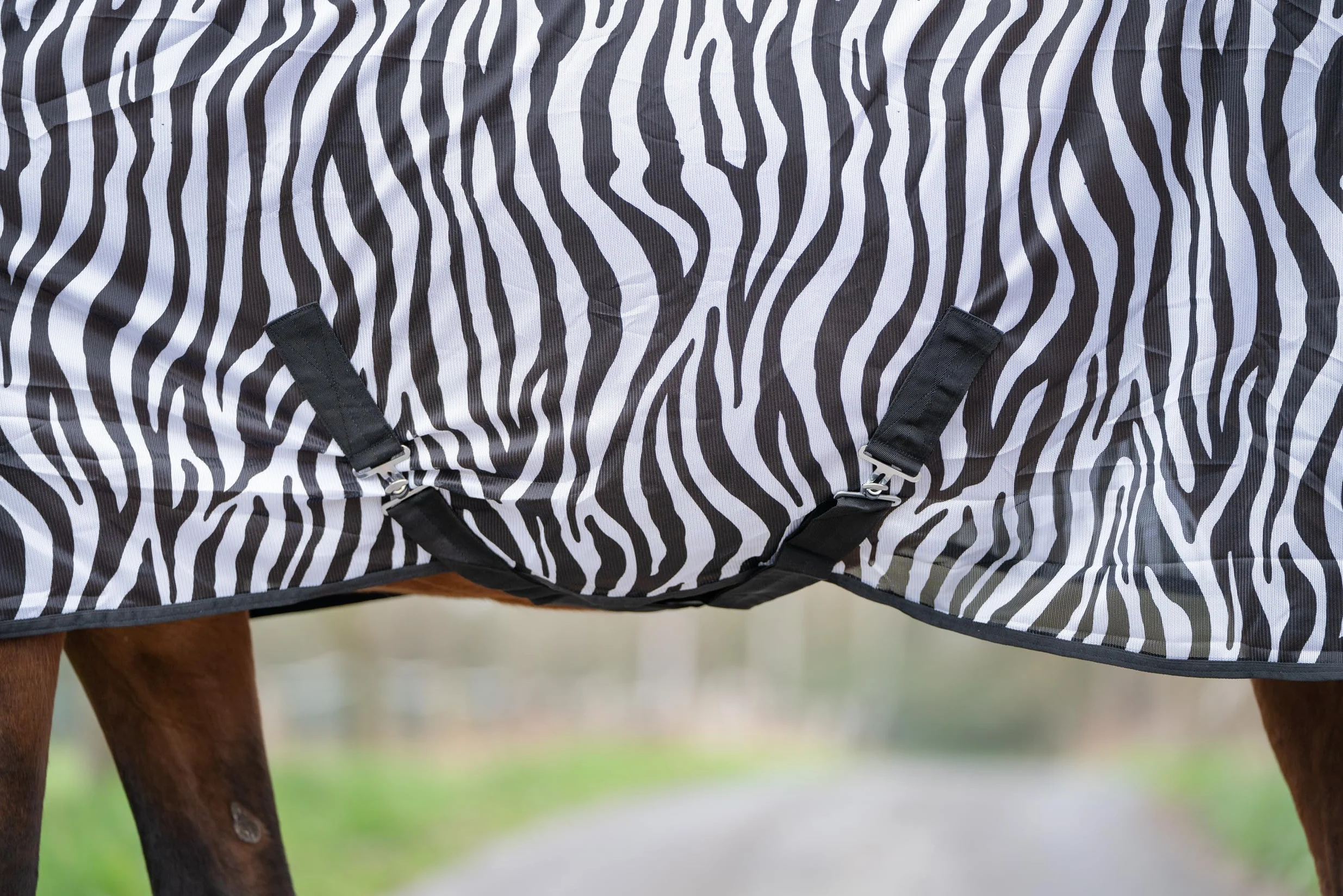 HKM Zebra Manta Anti-Moscas con cinturón Cruzado Blanco/Negro 125
